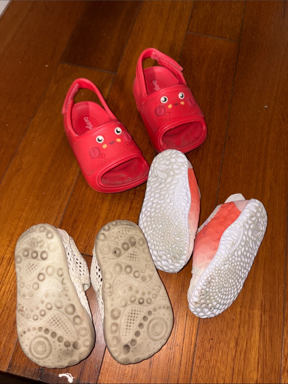 Red Kids Water Shoes lot bundle
Set with Playful Face crab cat jack size 4 5 - Picture 7 of 7